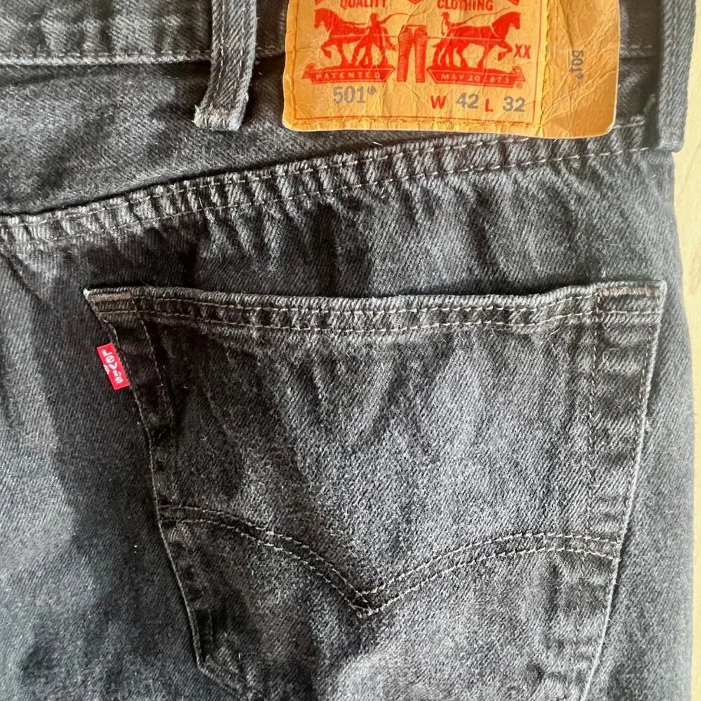 Levi's Jeans Mens 42x32 100% Cotton 501‎ Button Fly Red Tab Straight Leg